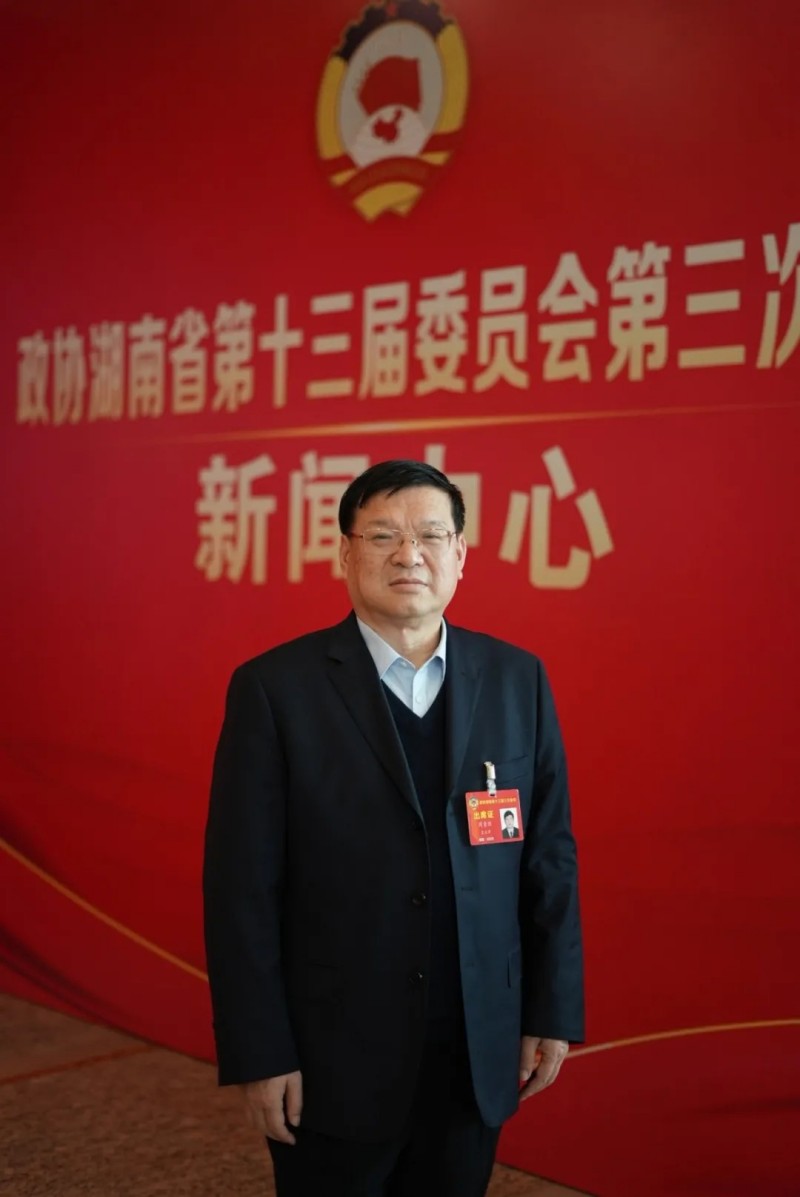 兩會(huì)供銷之聲丨周重旺：產(chǎn)業(yè)先行，以農(nóng)業(yè)經(jīng)營(yíng)主體的發(fā)展助力鄉(xiāng)村振興